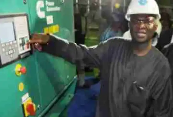 ‘I Will Leave Nigerians To Judge What Senator Goje Did To 2017 Budget’- Fashola